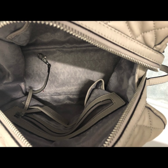 Crossbody Michael Kors purse - Picture 6 of 8